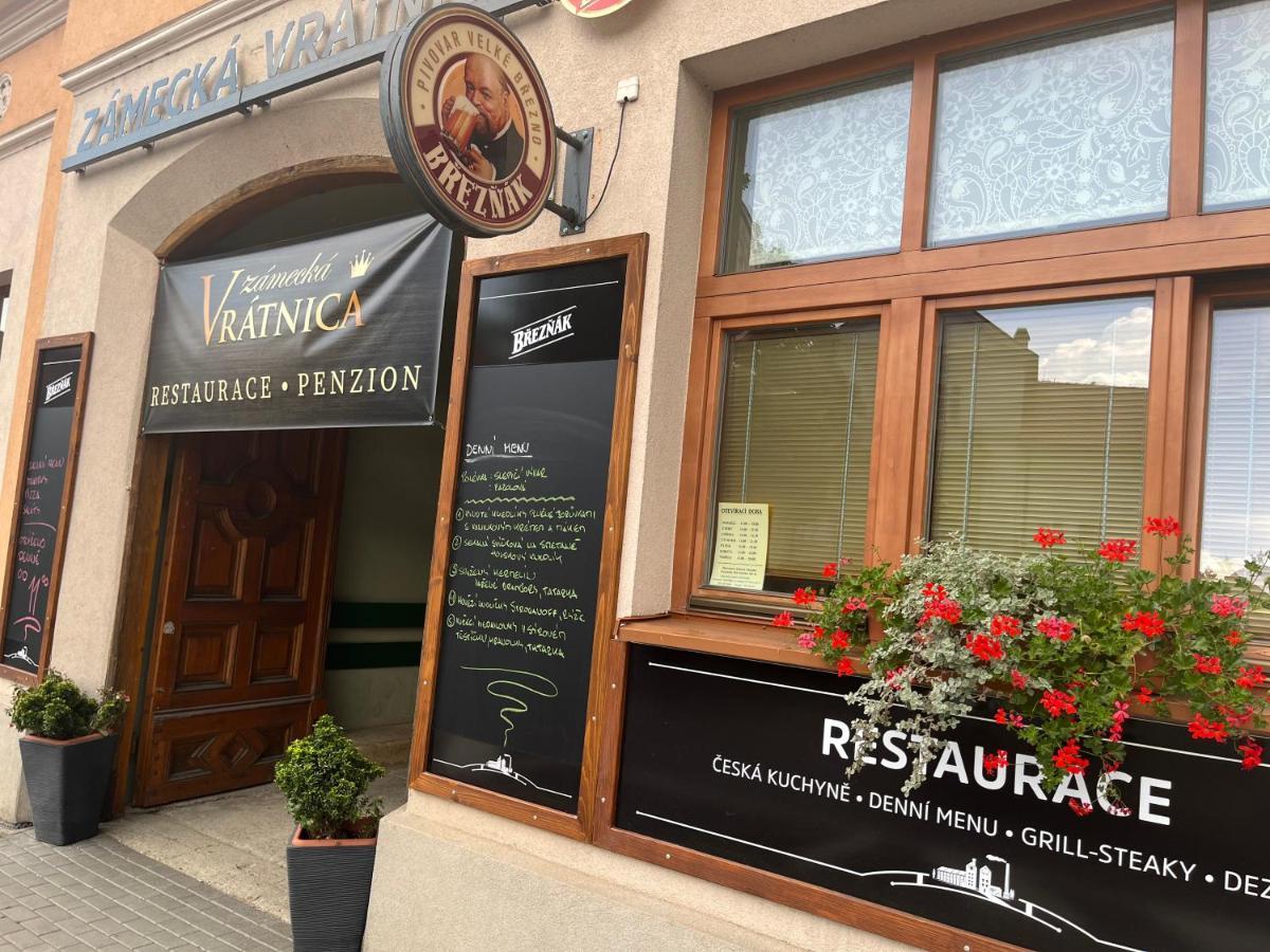 Penzion A Restaurace Zamecka Vratnica Vizovice Eksteriør billede